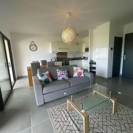 2 Pieces Avec Terrasse Et Garage, Centre Porto-vecchio - Fr-1-62-170 Apartman