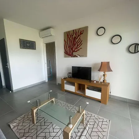 2 Pieces Avec Terrasse Et Garage, Centre Porto-vecchio - Fr-1-62-170 Apartman