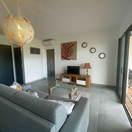 2 Pieces Avec Terrasse Et Garage, Centre Porto-vecchio - Fr-1-62-170 *